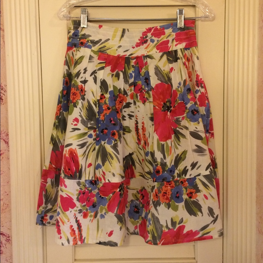 Forever 21 pleated floral skirt